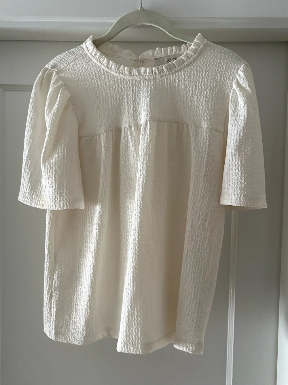 LOFT Cream Textured Ruffle-Neck Puff-Sleeve Top